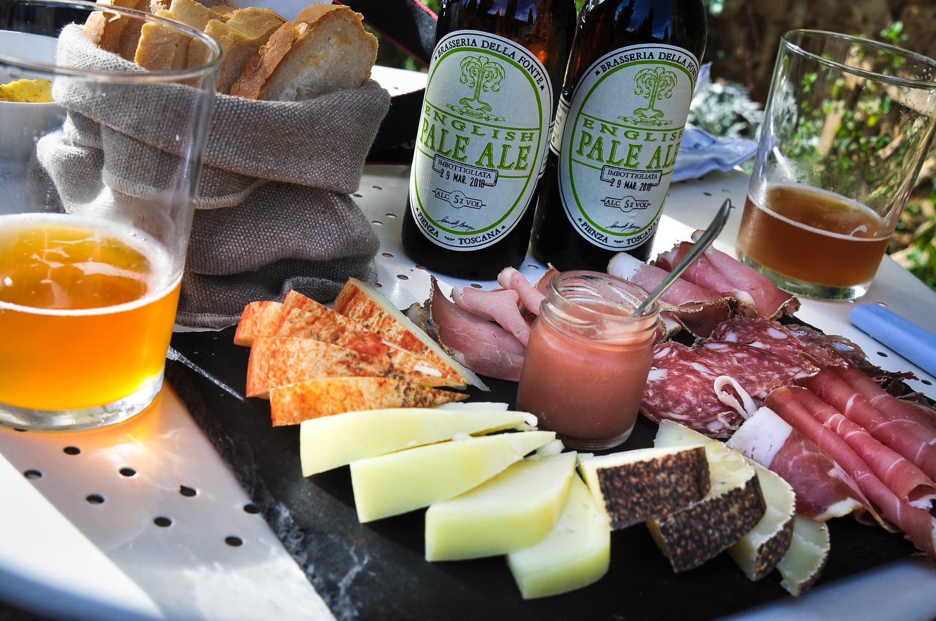 Apéro d'Automne entre Amis : Planches Gourmandes, Accords Boissons et Rituel CBD à Thionville